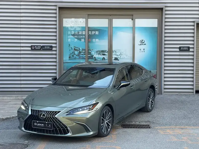 Lexus ES, 2023