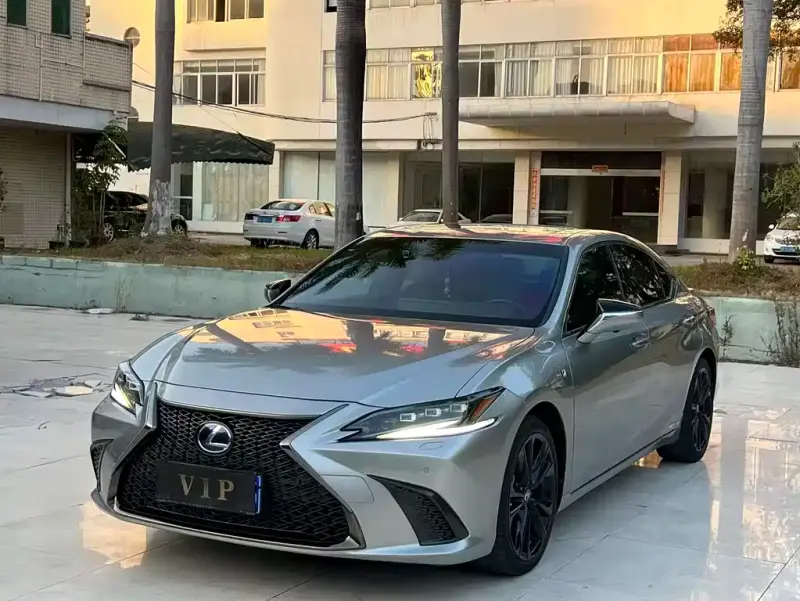 Lexus ES, 2022