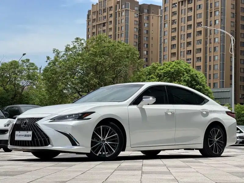 Lexus ES, 2023