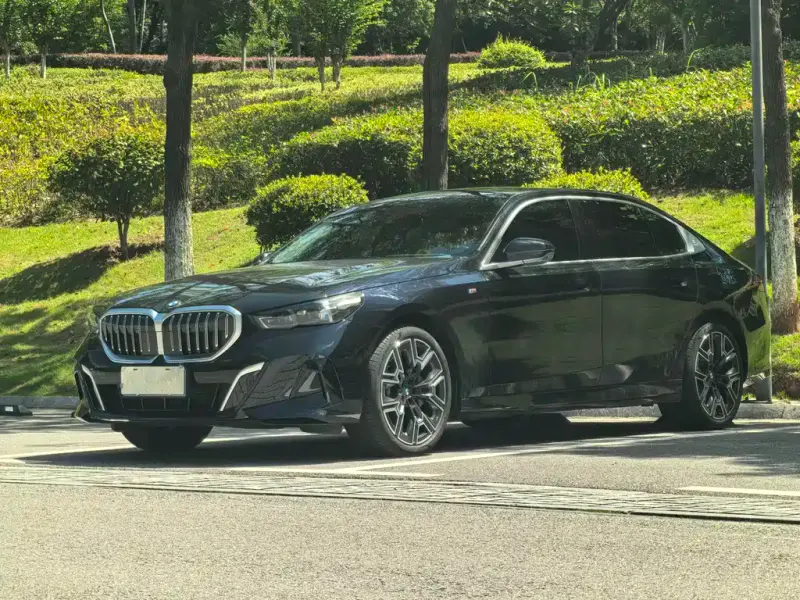 BMW 5 Series, 2025