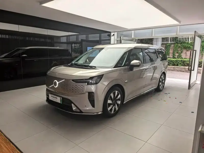 Volvo EM90, 2024