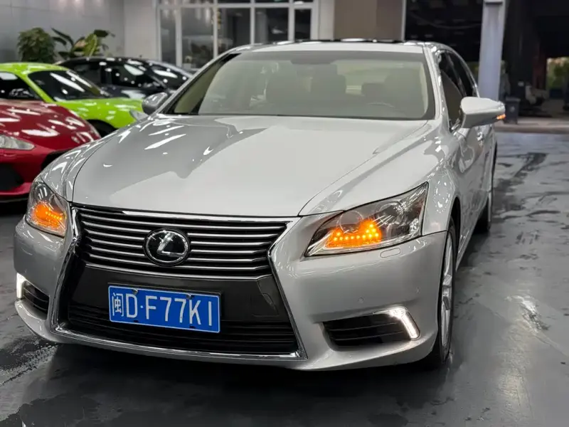 Lexus LS, 2013