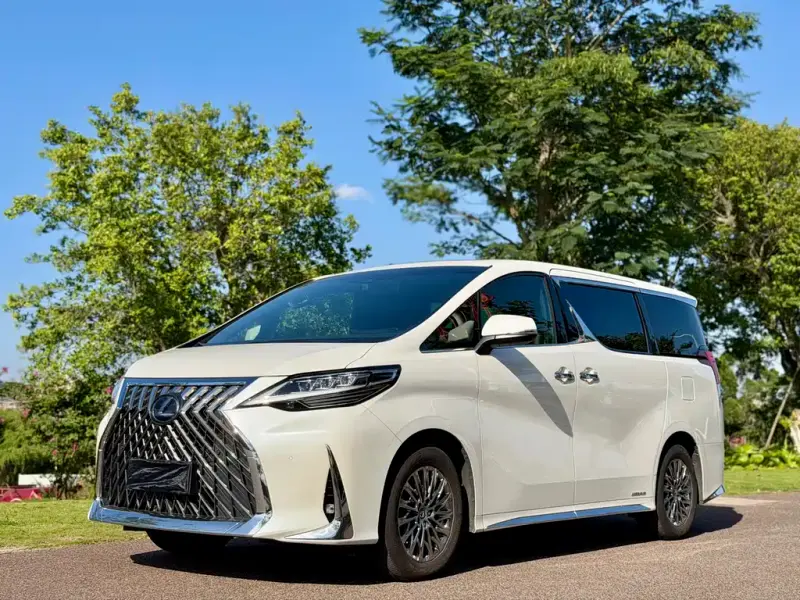 Lexus LM, 2022