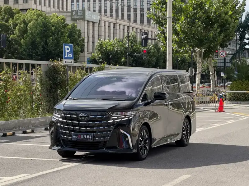 Toyota Alphard, 2024