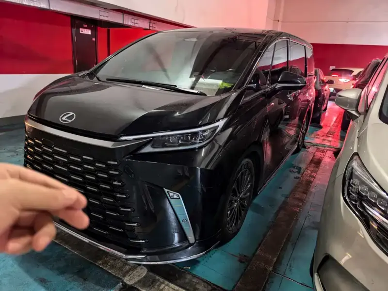 Lexus LM, 2024