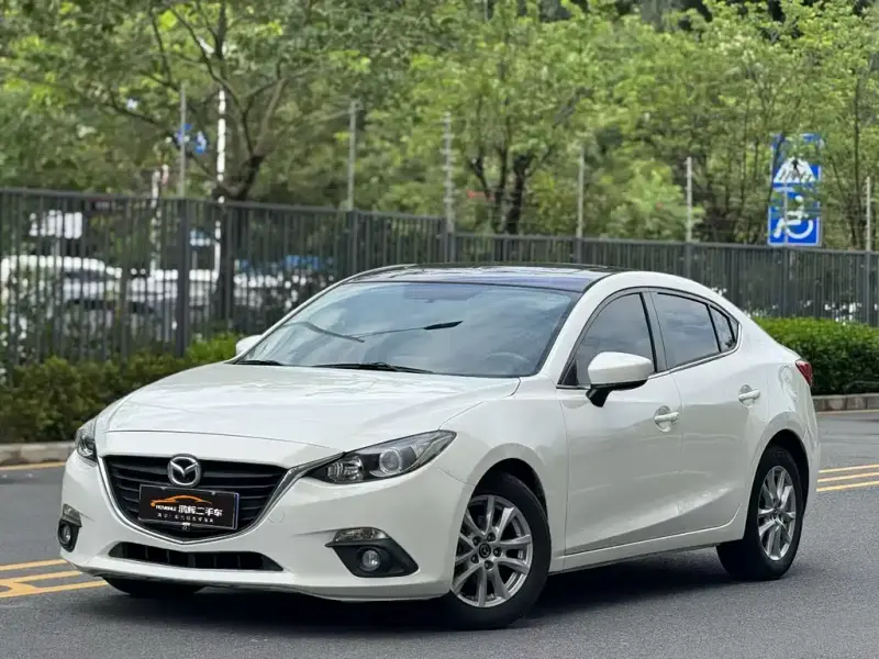 Mazda 3 Axela, 2015