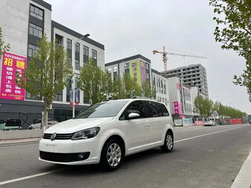 Volkswagen Touran, 2018 — фото 1