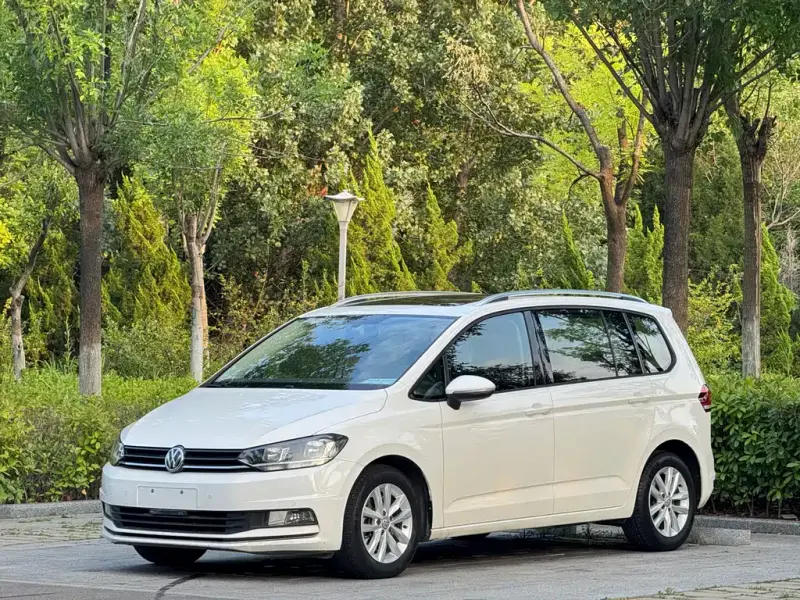 Volkswagen Touran, 2018 — фото 1