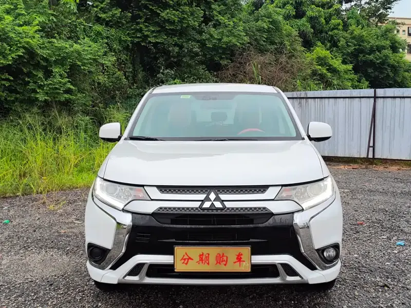 Mitsubishi Outlander, 2022 — фото 1