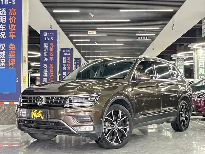 Volkswagen Tiguan L, 2017 — фото 1