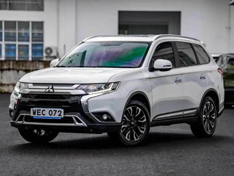 Mitsubishi Outlander, 2020 — фото 1