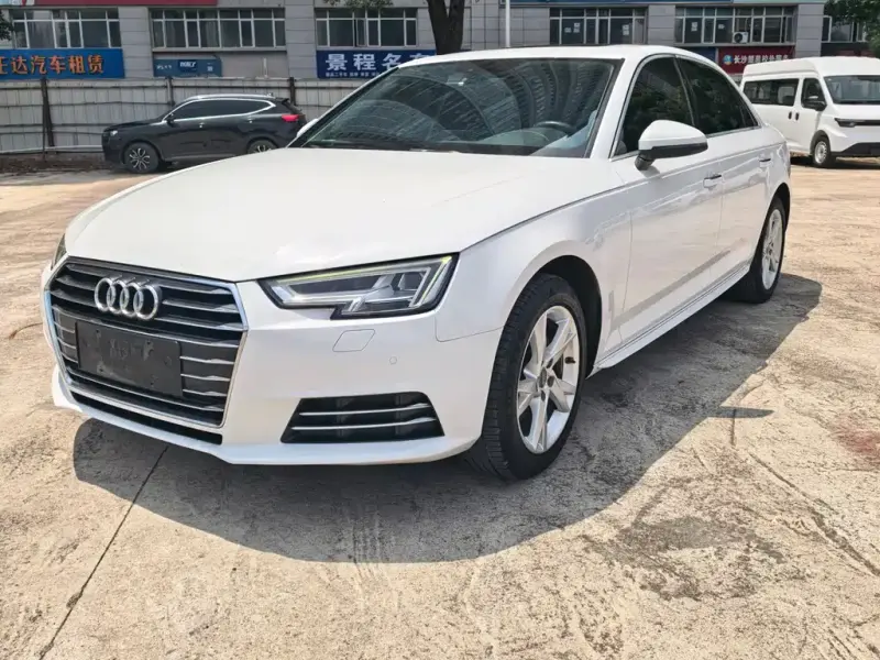 Audi A4L, 2018 — фото 1