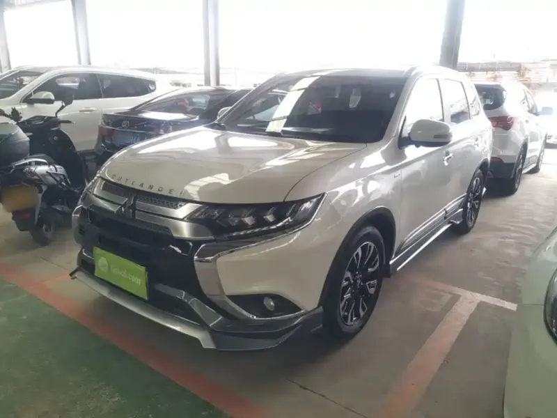 Mitsubishi Outlander, 2020