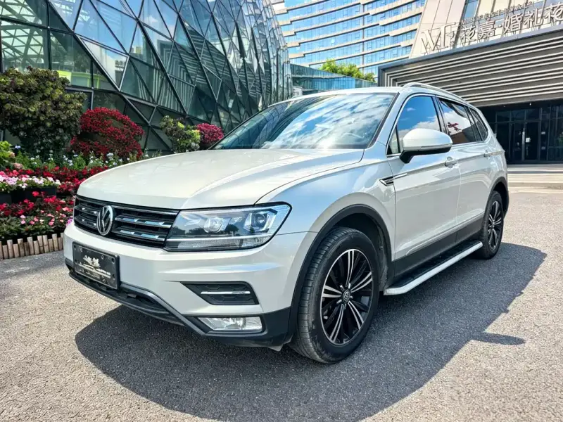 Volkswagen Tiguan L, 2020 — фото 1