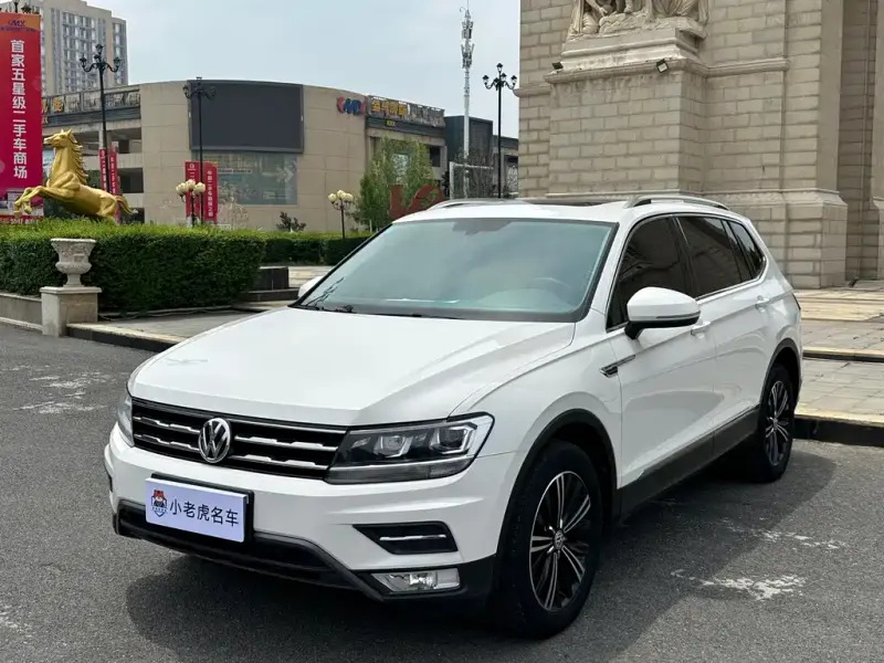 Volkswagen Tiguan L, 2020 — фото 1