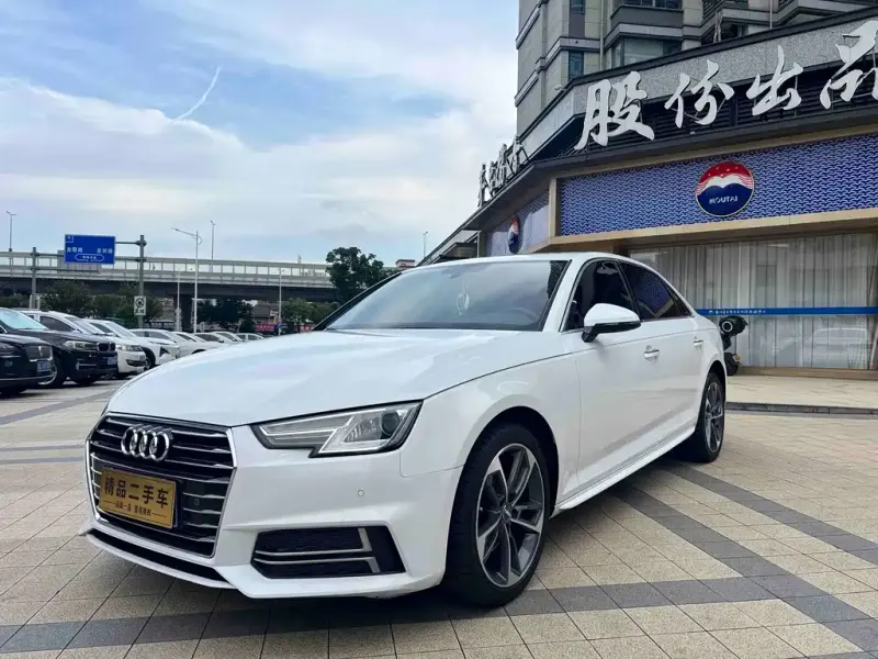 Audi A4L, 2019 — фото 1