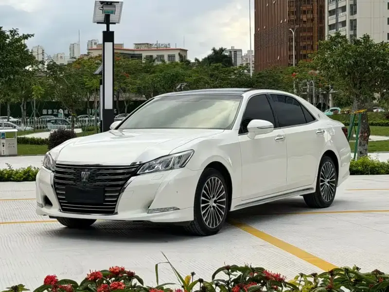 Toyota Crown, 2018