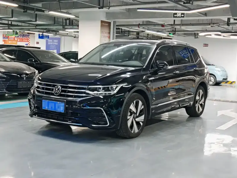 Volkswagen Tiguan L, 2023 — фото 1