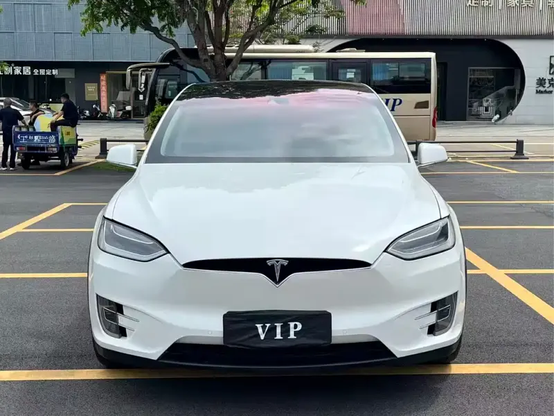 Tesla Model X, 2017
