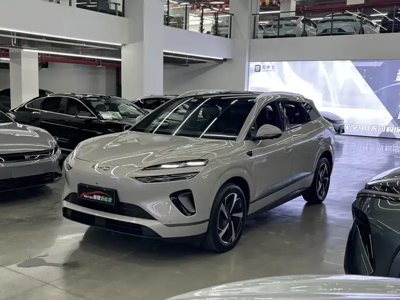 BYD 06, 2025