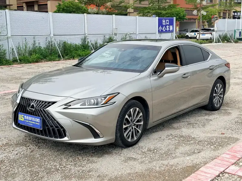 Lexus ES, 2022