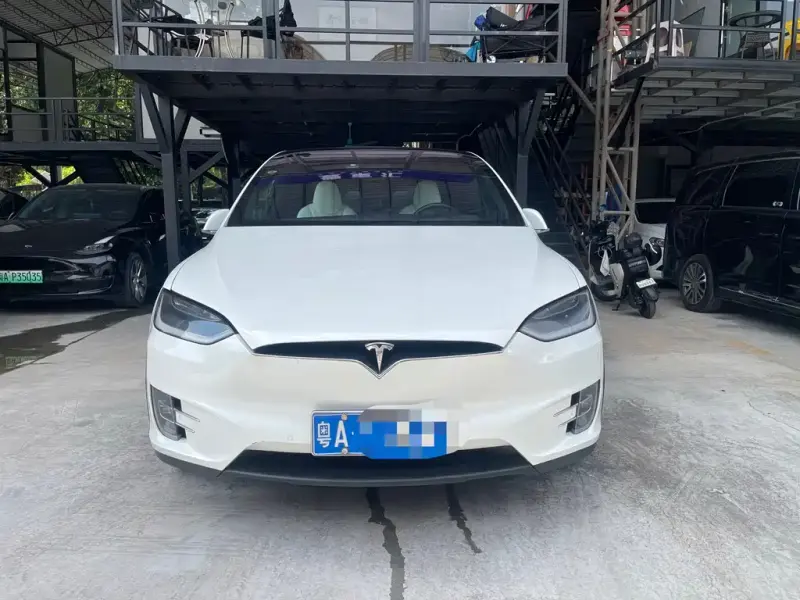 Tesla Model X, 2017