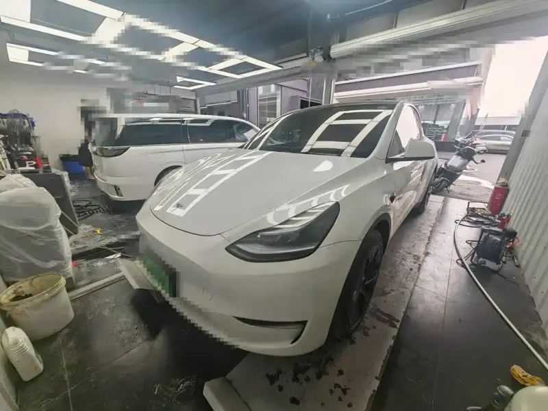 Tesla Model Y, 2024