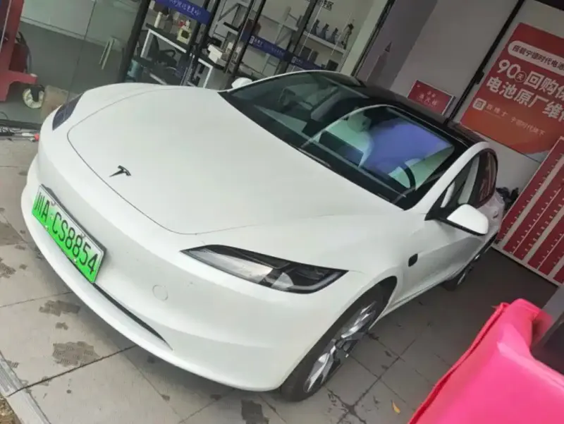 Tesla Model 3, 2025