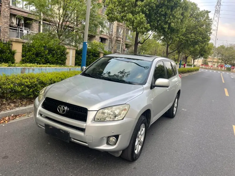 Toyota RAV4, 2010