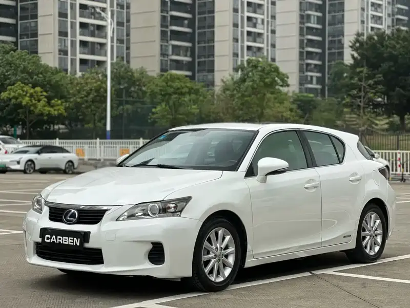 Lexus CT, 2013