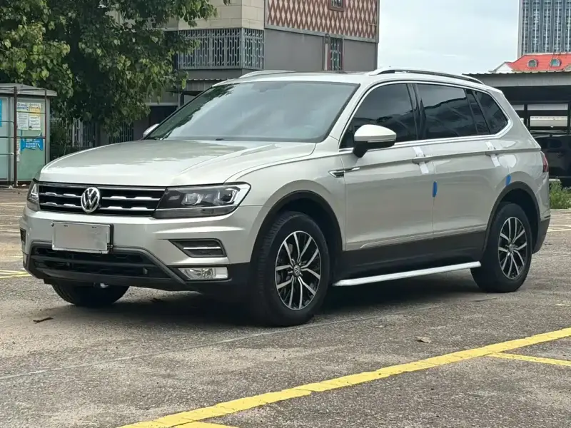 Volkswagen Tiguan L, 2018 — фото 1