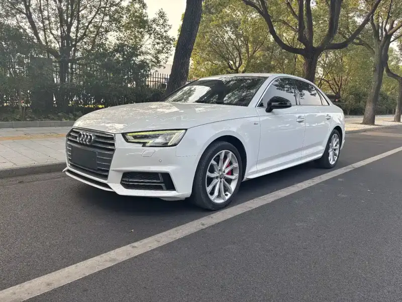 Audi A4L, 2018 — фото 1