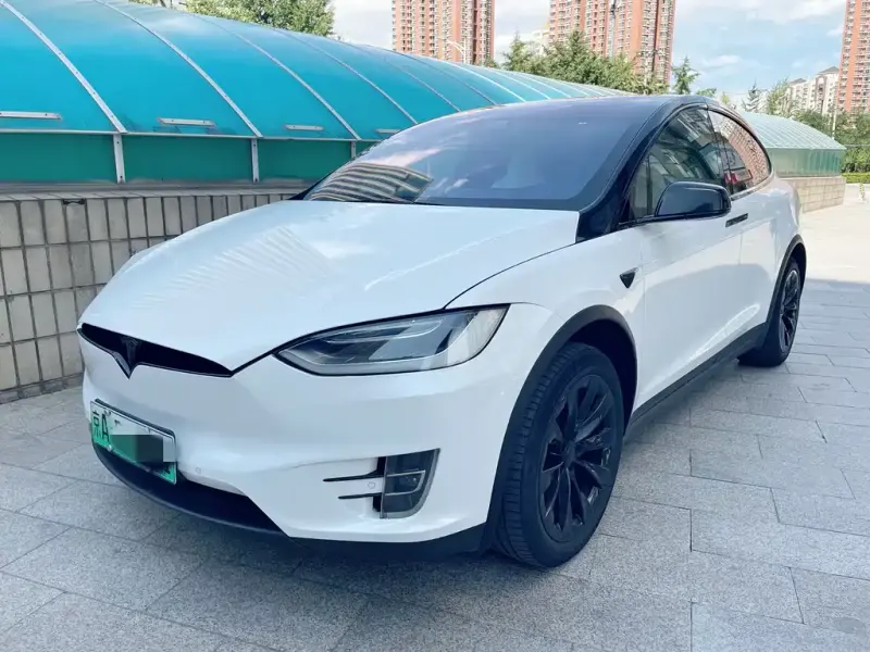 Tesla Model X, 2017