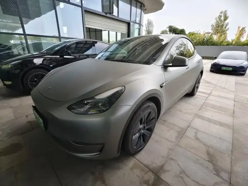 Tesla Model Y, 2024