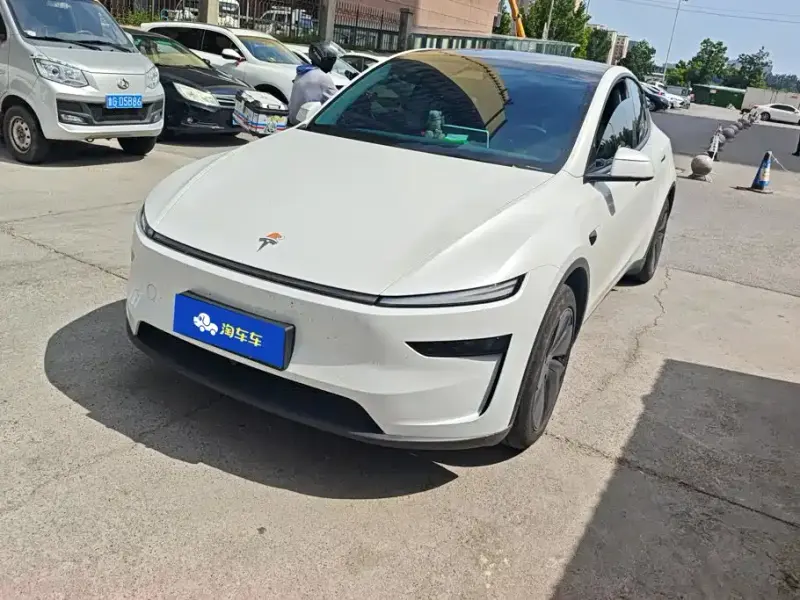 Tesla Model Y, 2025