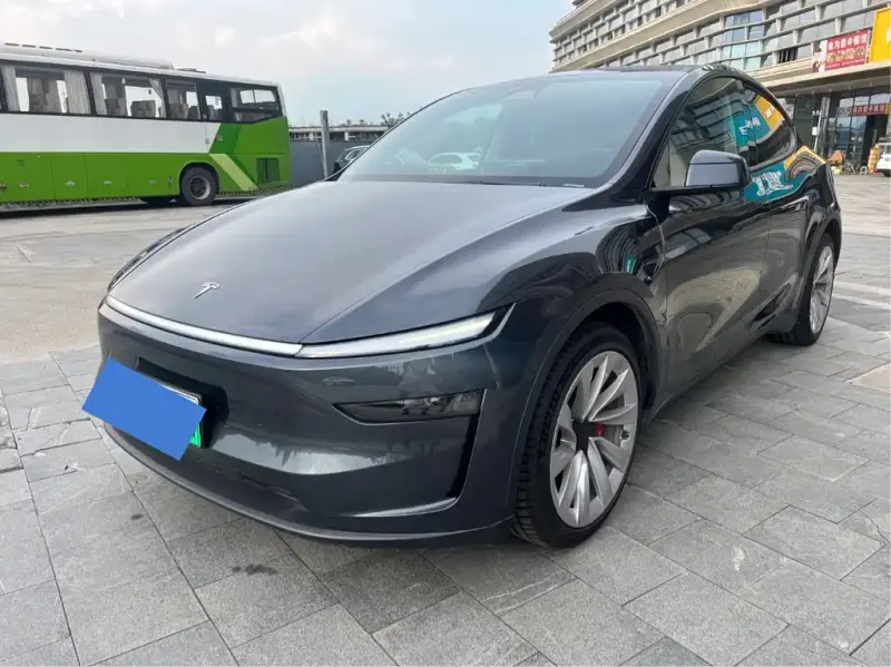 Tesla Model Y, 2025