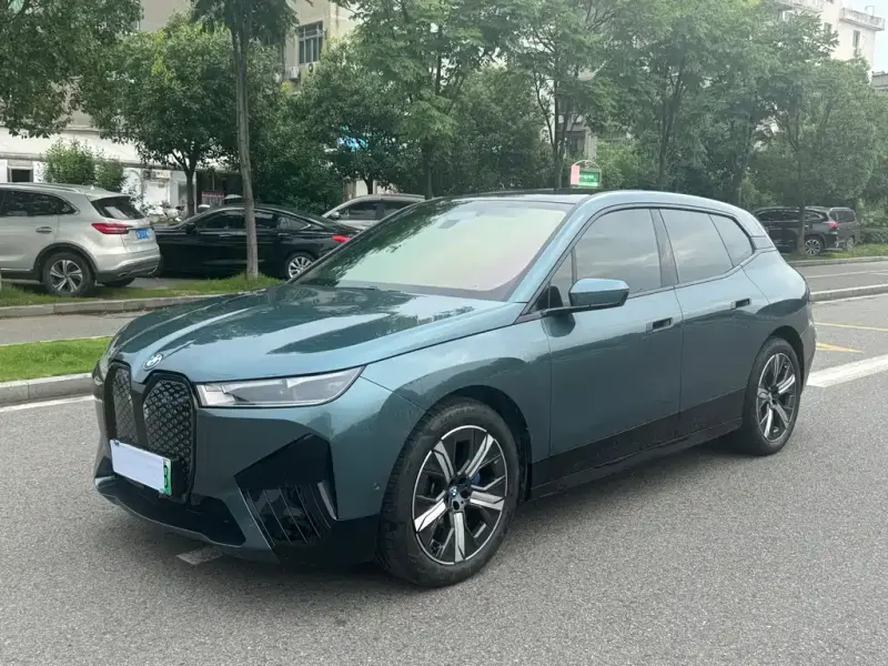 BMW iX, 2025
