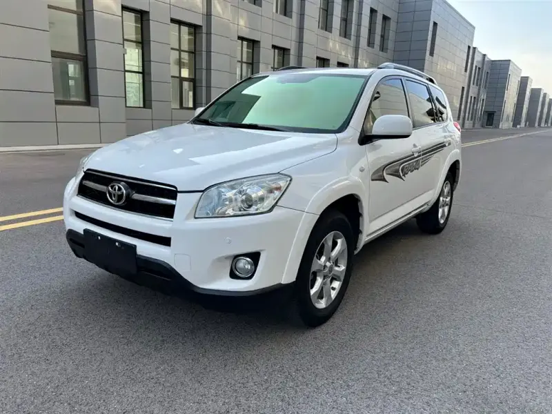 Toyota RAV4, 2011 — фото 1