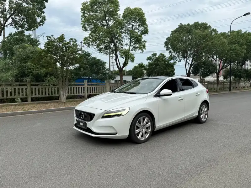 Volvo V40, 2016