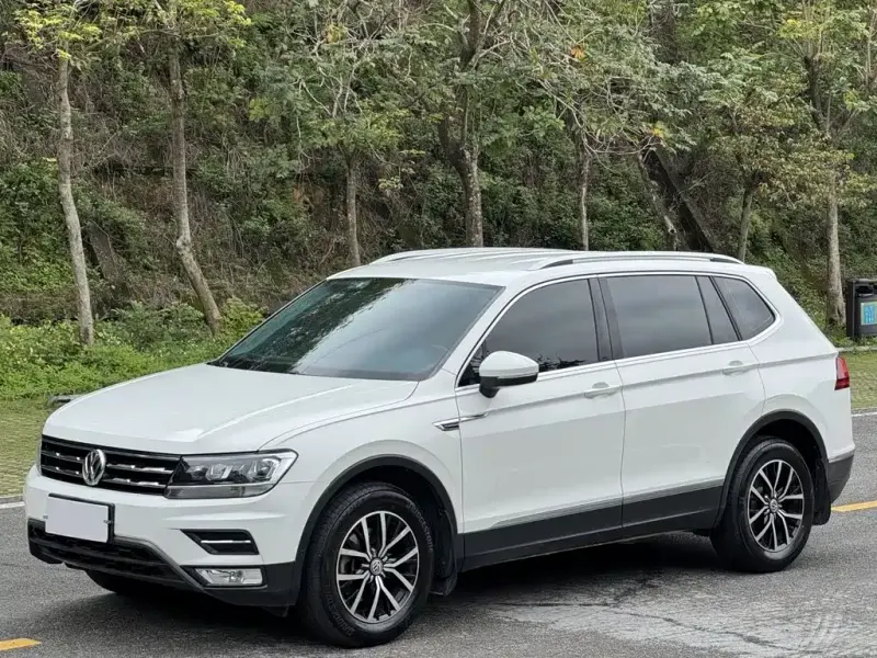 Volkswagen Tiguan L, 2017 — фото 1