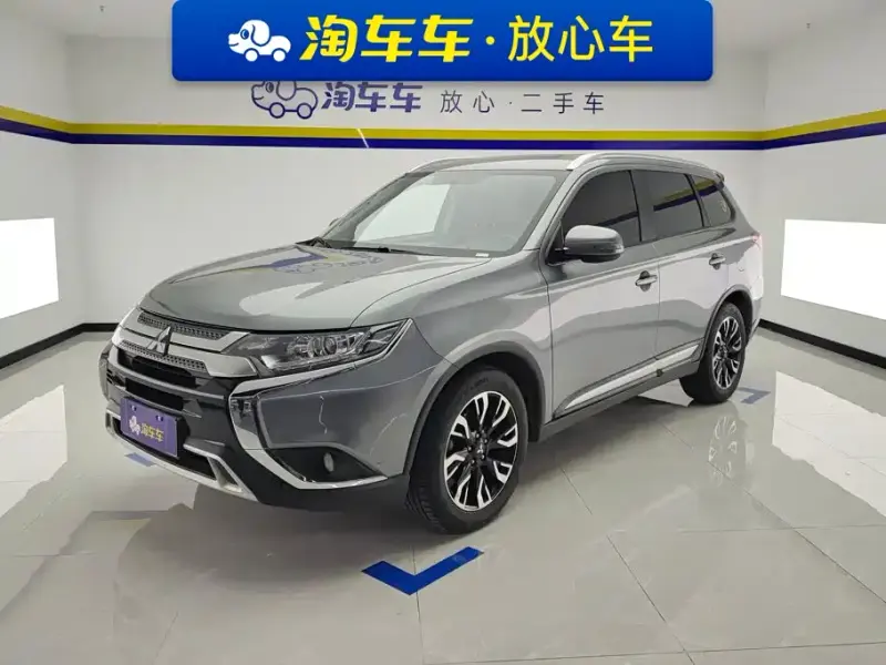 Mitsubishi Outlander, 2020 — фото 1