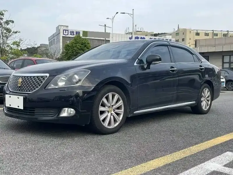 Toyota Crown, 2012