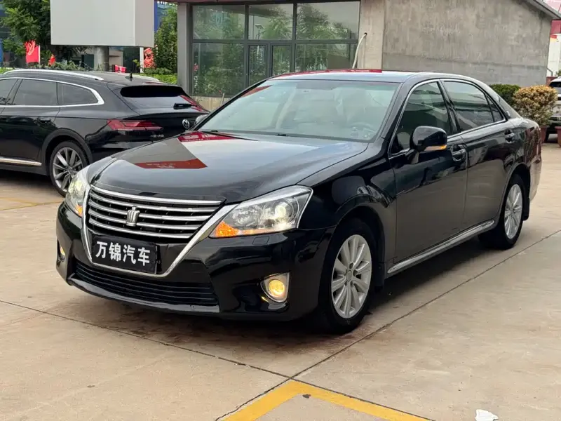 Toyota Crown, 2013