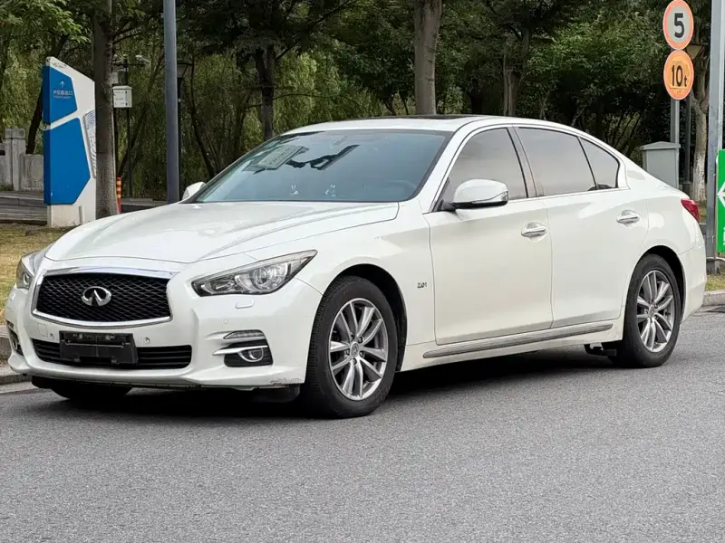 Infiniti Q50L, 2015