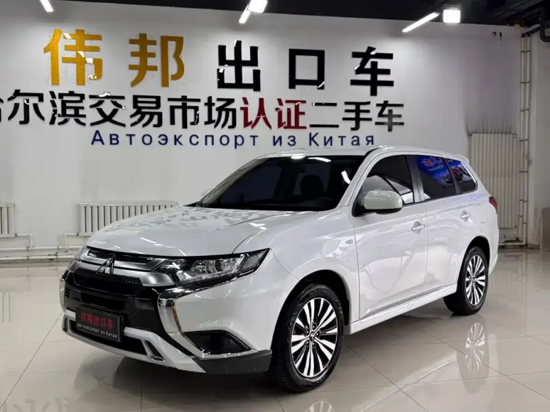 Mitsubishi Outlander, 2022 — фото 1