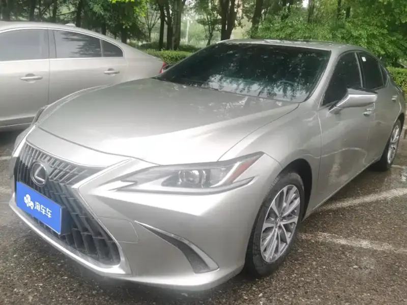Lexus ES, 2022