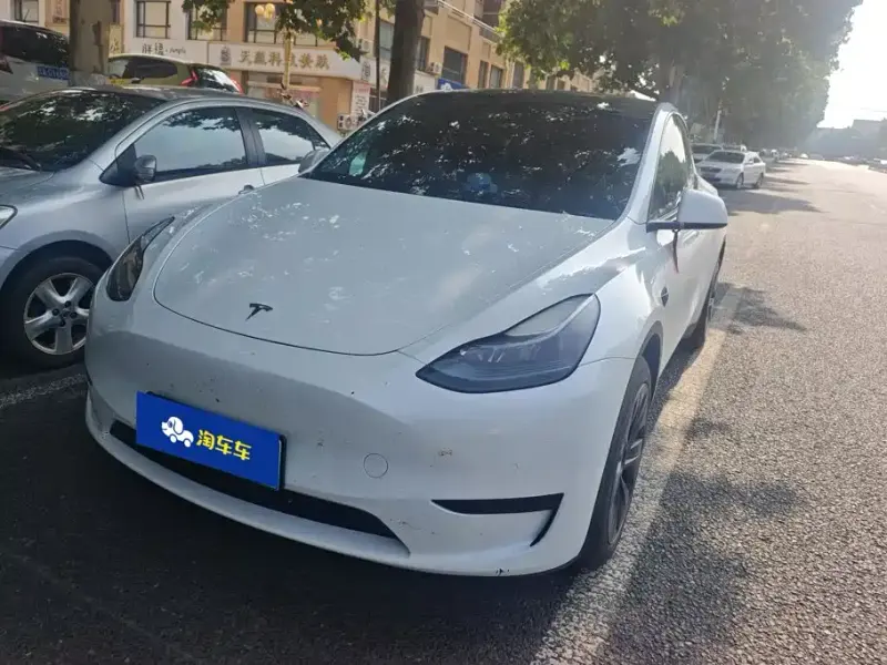 Tesla Model Y, 2024