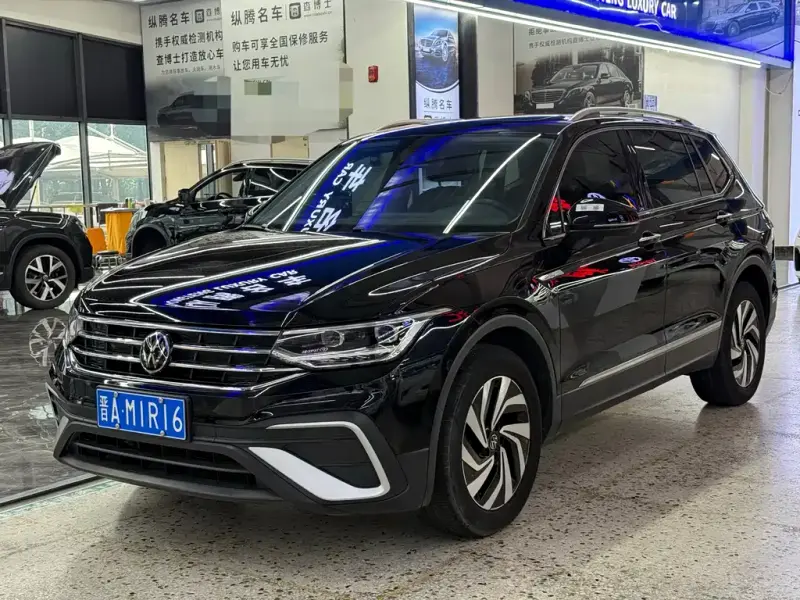 Volkswagen Tiguan L, 2023 — фото 1