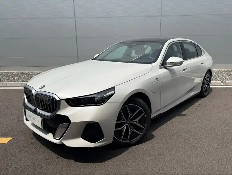 BMW i5, 2025 — фото 1