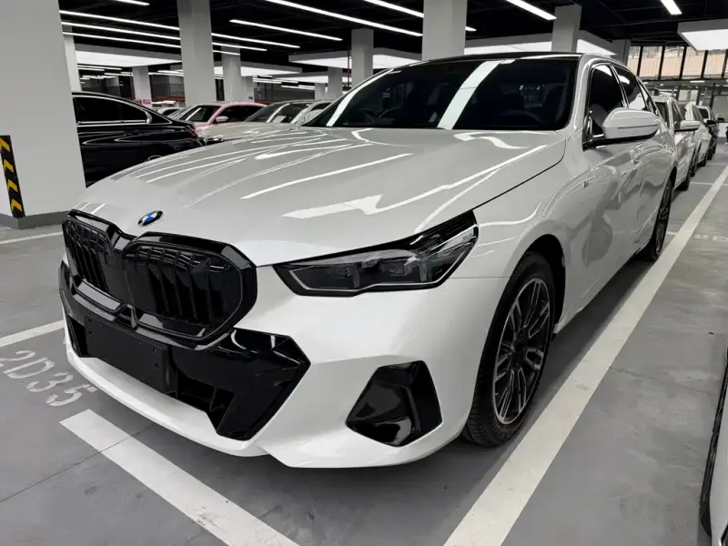 BMW 5 Series, 2025